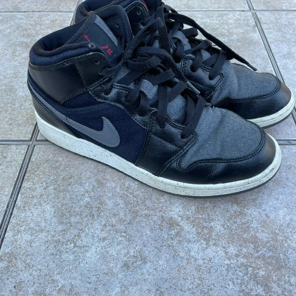 Air Jordan 1 Mid Premium